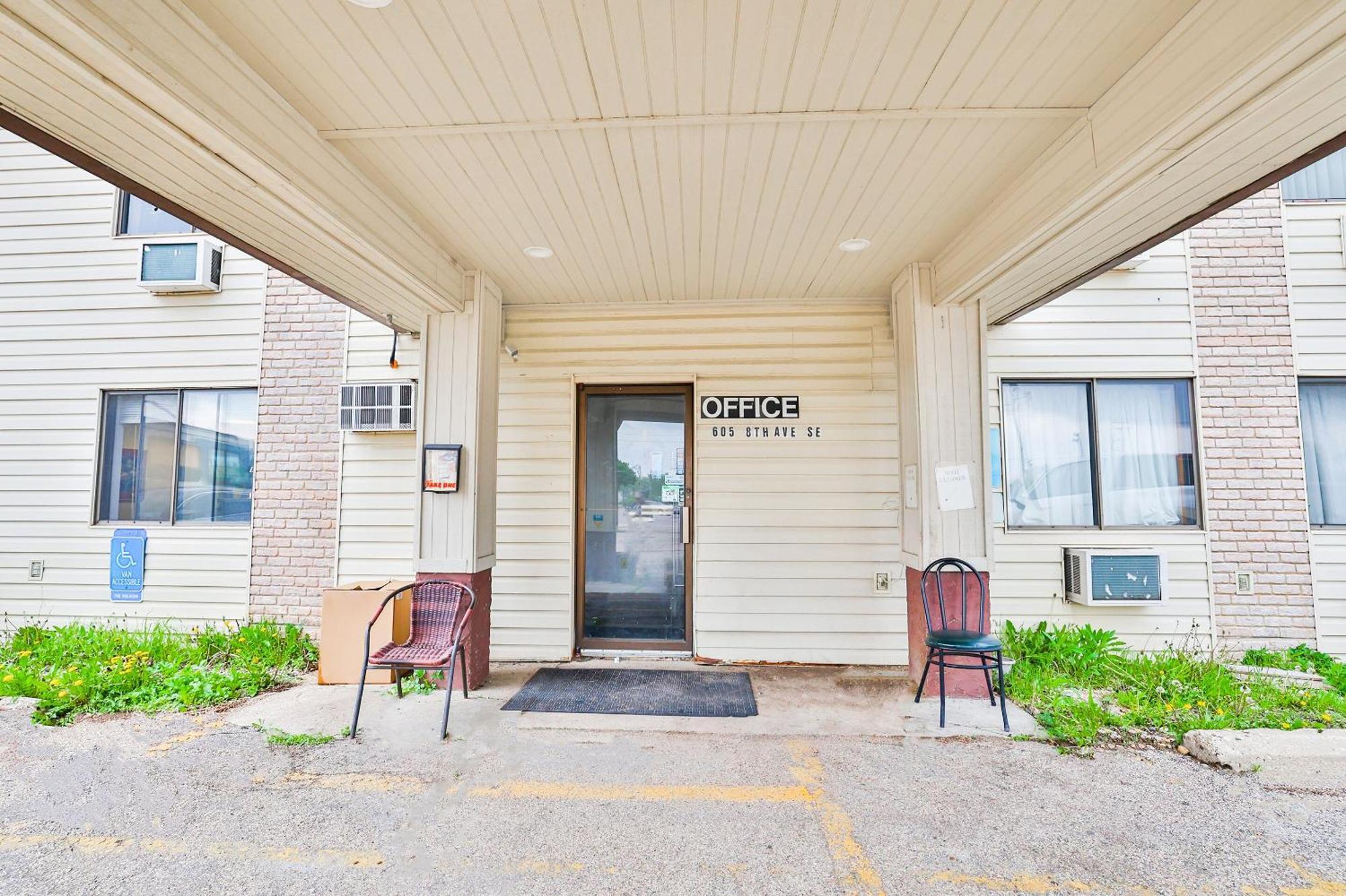 Oyo Hotel Pipestone Mn, Canterbury Park Exterior foto